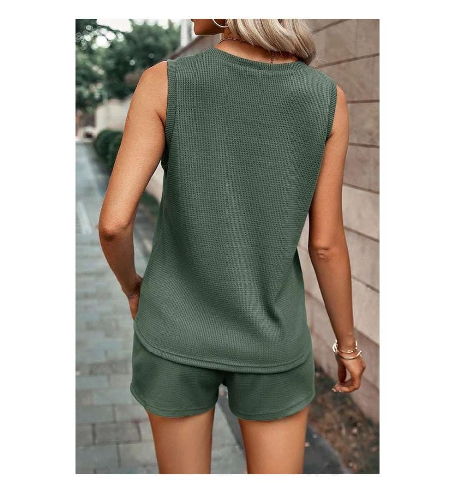 Set aus Tanktop mit aufgesetzter Tasche und Shorts mit Kordelzug in Nebelgrün - Vert brume