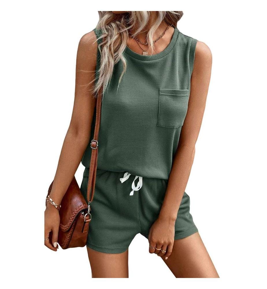Set aus Tanktop mit aufgesetzter Tasche und Shorts mit Kordelzug in Nebelgrün - Vert brume