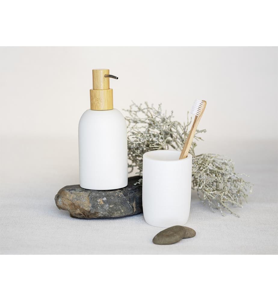 Distributore di sapone Mod. Altavalle, bianco, poliresina, bambù, 0,25L, 7,5x18x8 cm, accenti di bambù ecologico