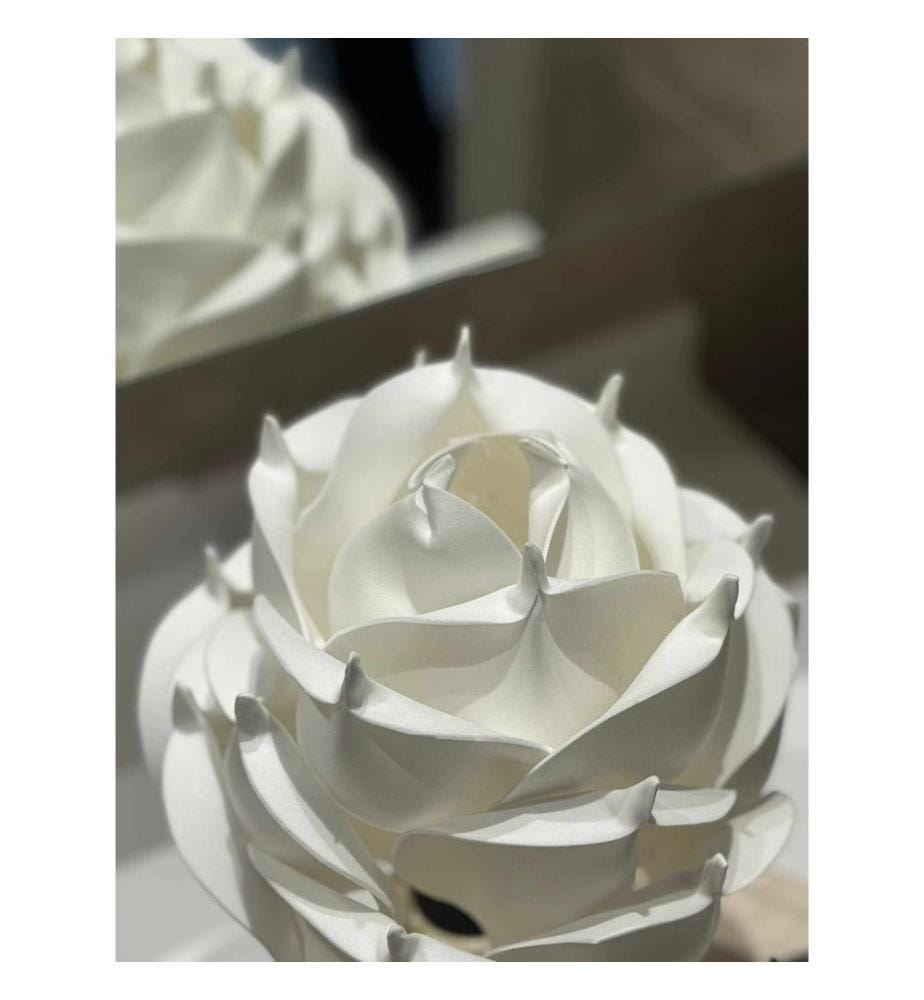 Lampe de table, corps en métal, blanc, or brillant