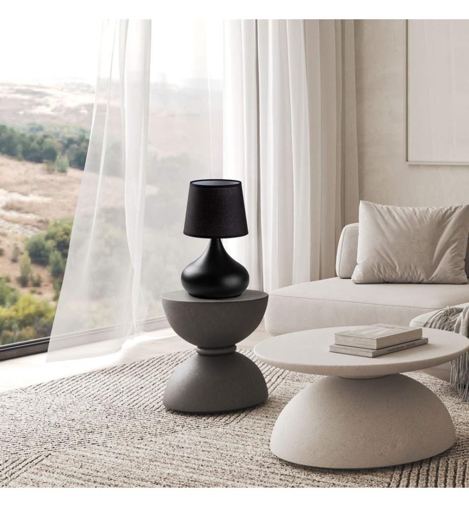 Lampe de table, corps en métal, noire