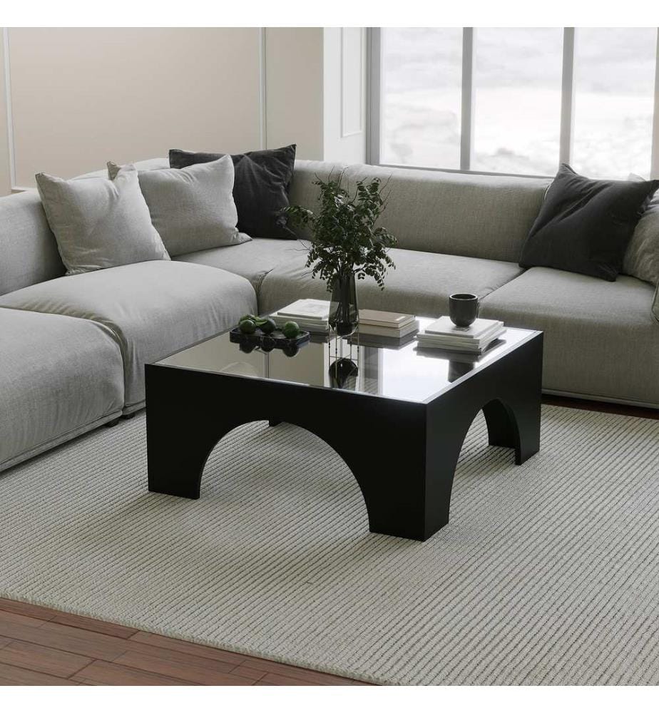 Table basse, noire, transparente, dessus : verre, dessous : panneau de particules mélaminé