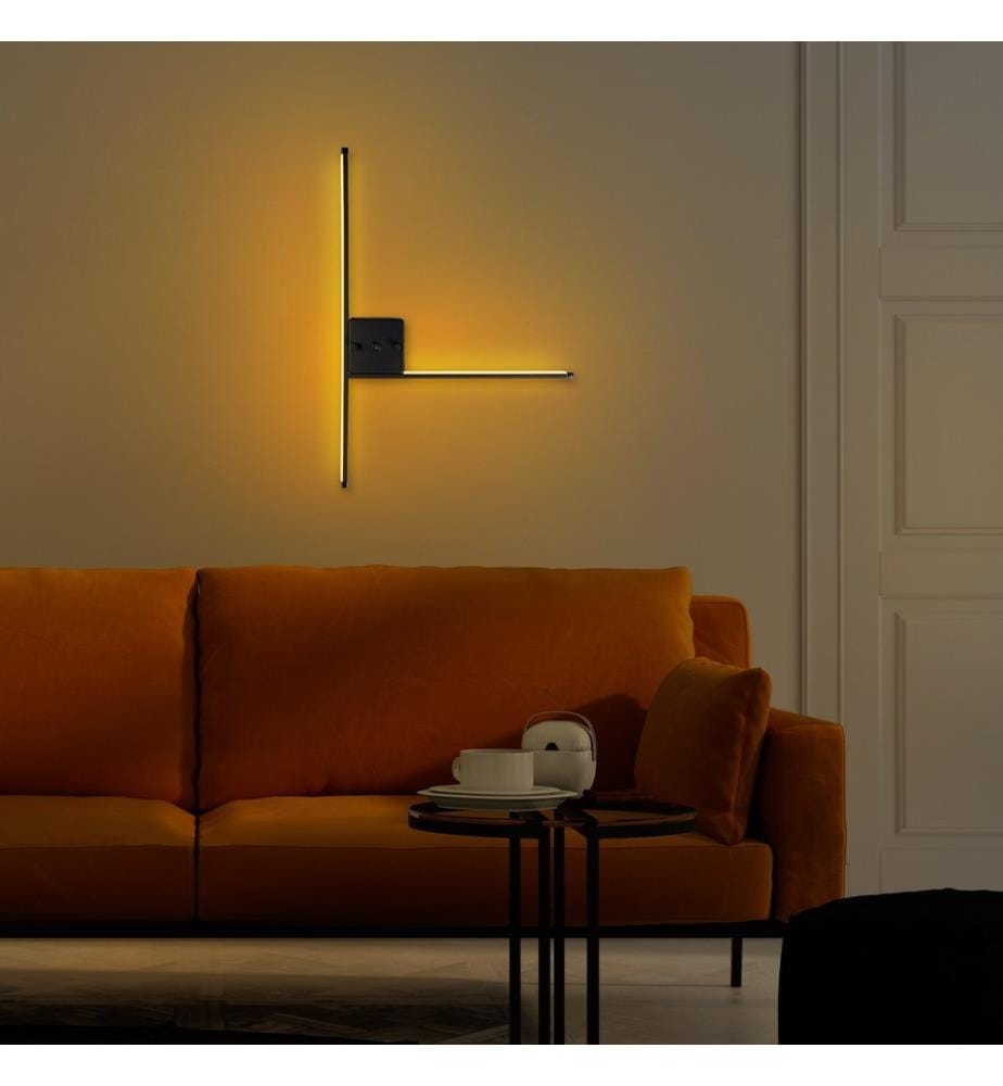 Lampe murale, noire, corps en métal, socle en métal