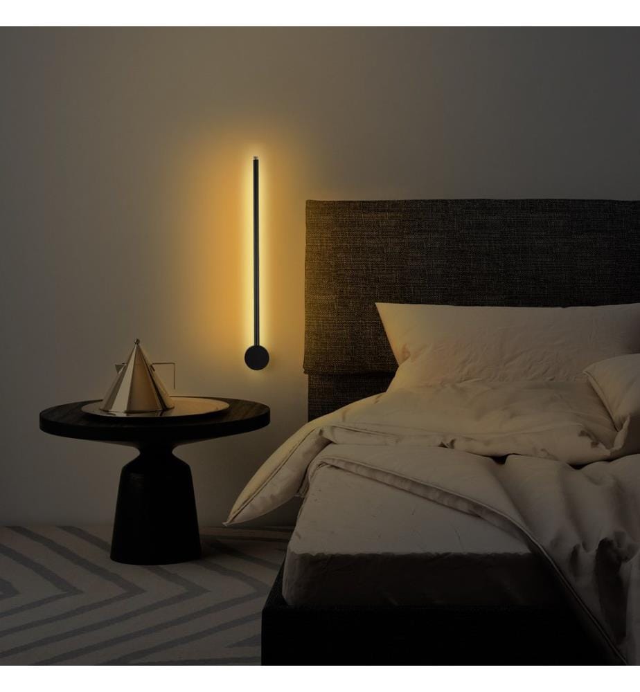Lampe murale, noire, corps en métal, socle en métal
