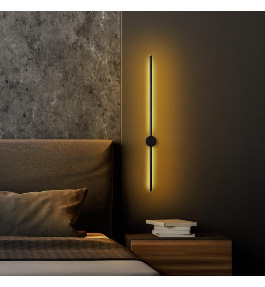 Lampe murale, noire, corps en métal, socle en métal