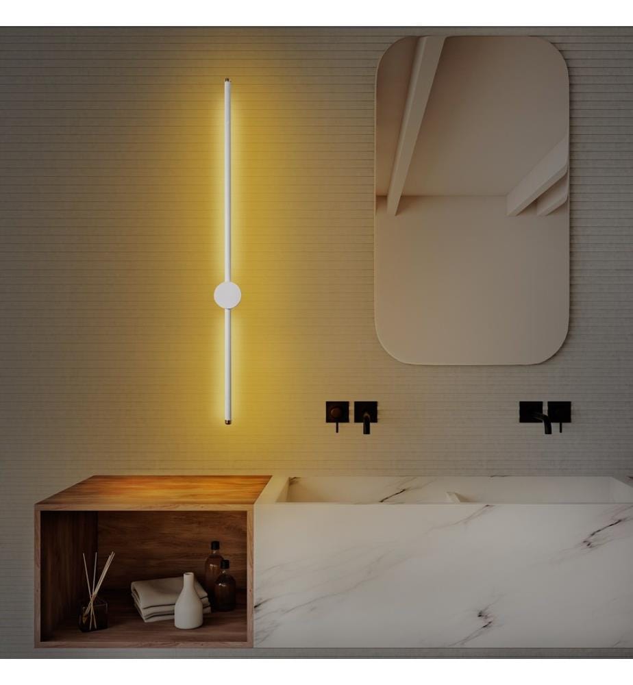 Lampe murale, blanche, corps en métal, socle en métal