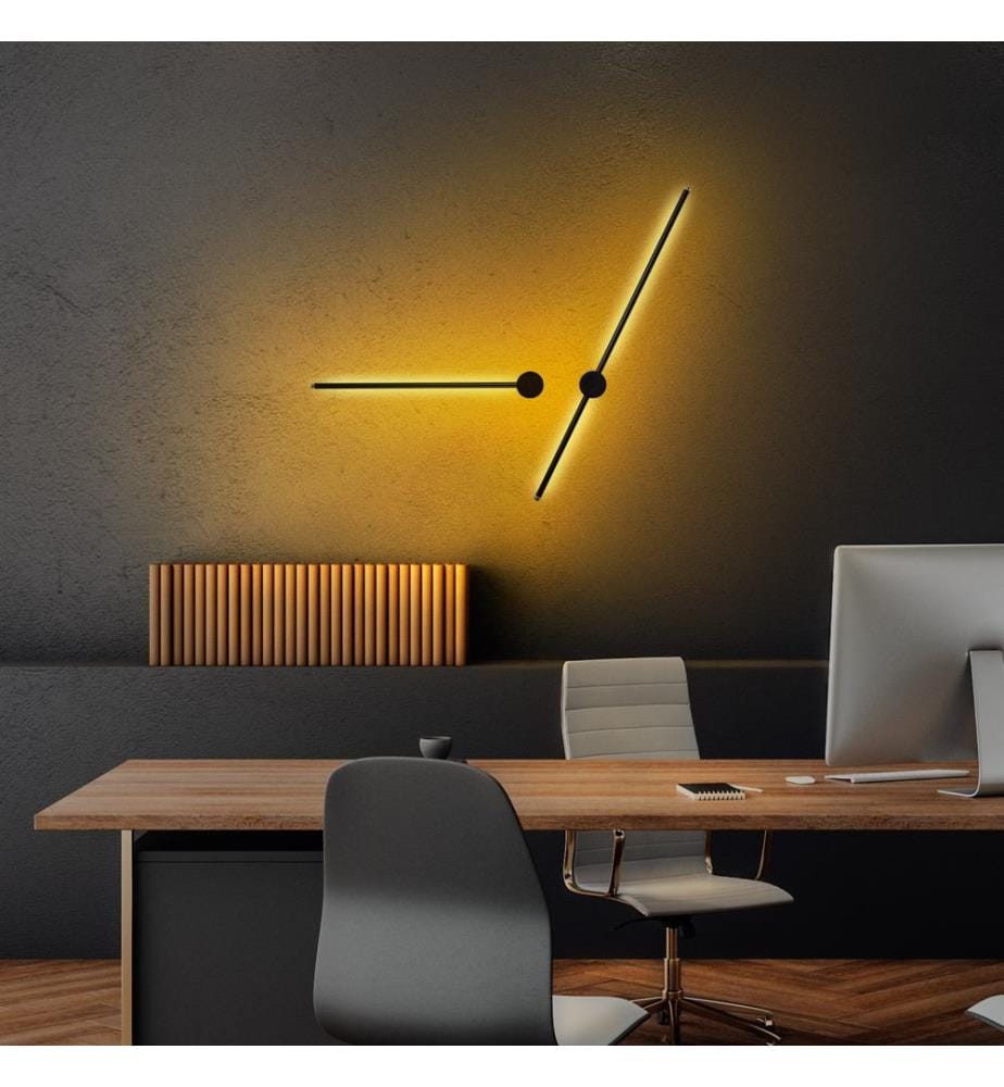 Lampe murale, noire, corps en métal, socle en métal