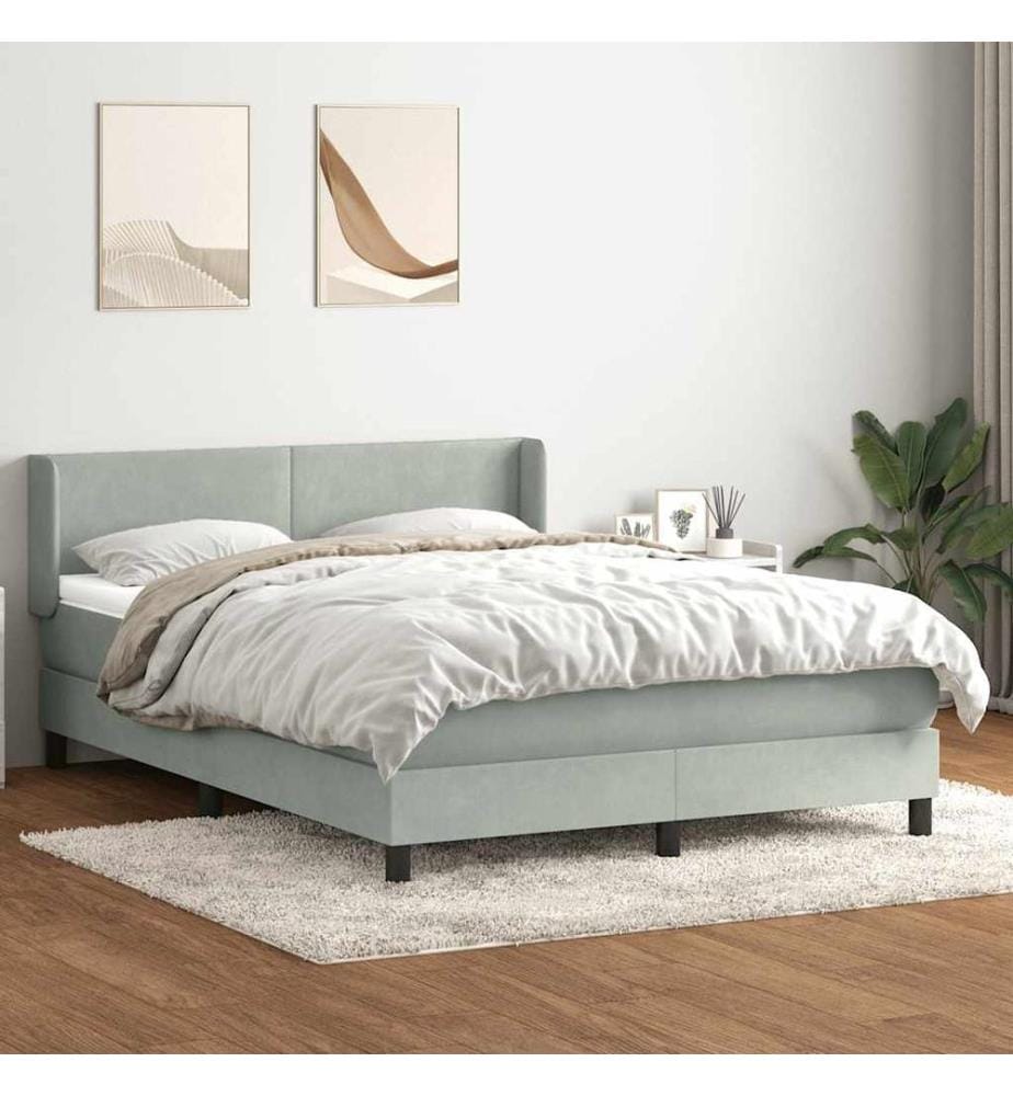Boxspringbett mit Matratze Hellgrau 140x210 cm Samt