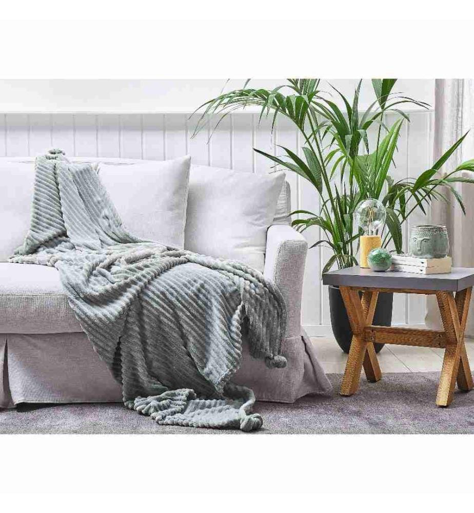 Decke Grün Polyester mit Streifenoptik und kleinen Bommeln Flauschig Kuschelig 150 x 200 cm Wohnzimmer Schlafzimmer