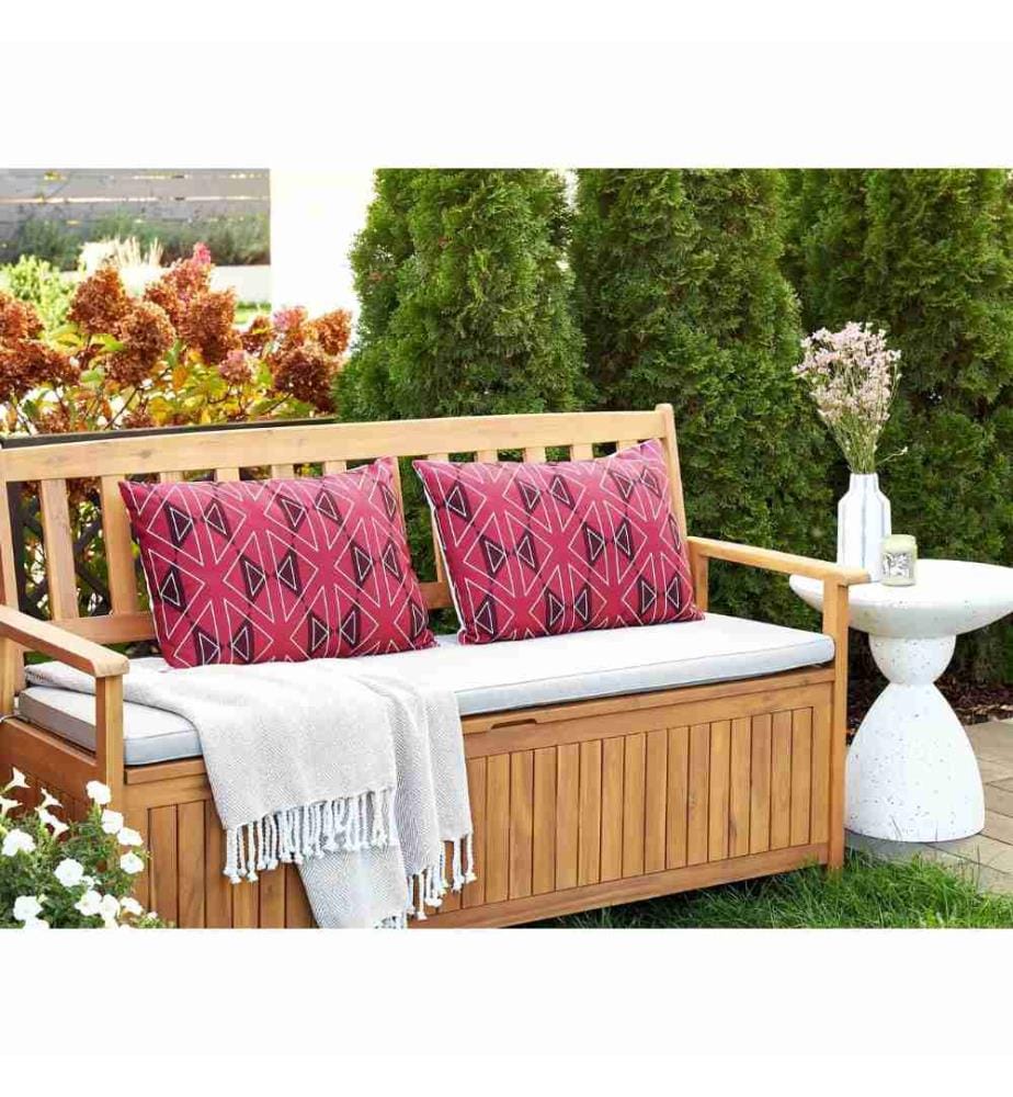 Set aus 2 fuchsiafarbenen Polyester-Gartenkissen mit geometrischem Muster 40 x 60 cm rechteckig modern outdoor wasserfest.
