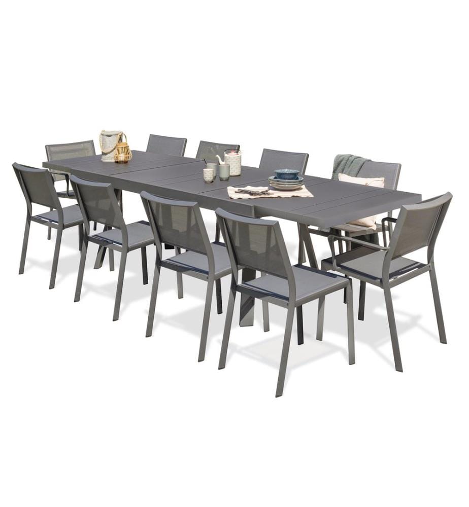 Set tavolo da giardino STOCKHOLM (200/300x96 cm) in alluminio con prolunga integrata, 8 sedie e 2 poltrone impilabili STOCKHOLM - GRIGIO ANTRACITE
