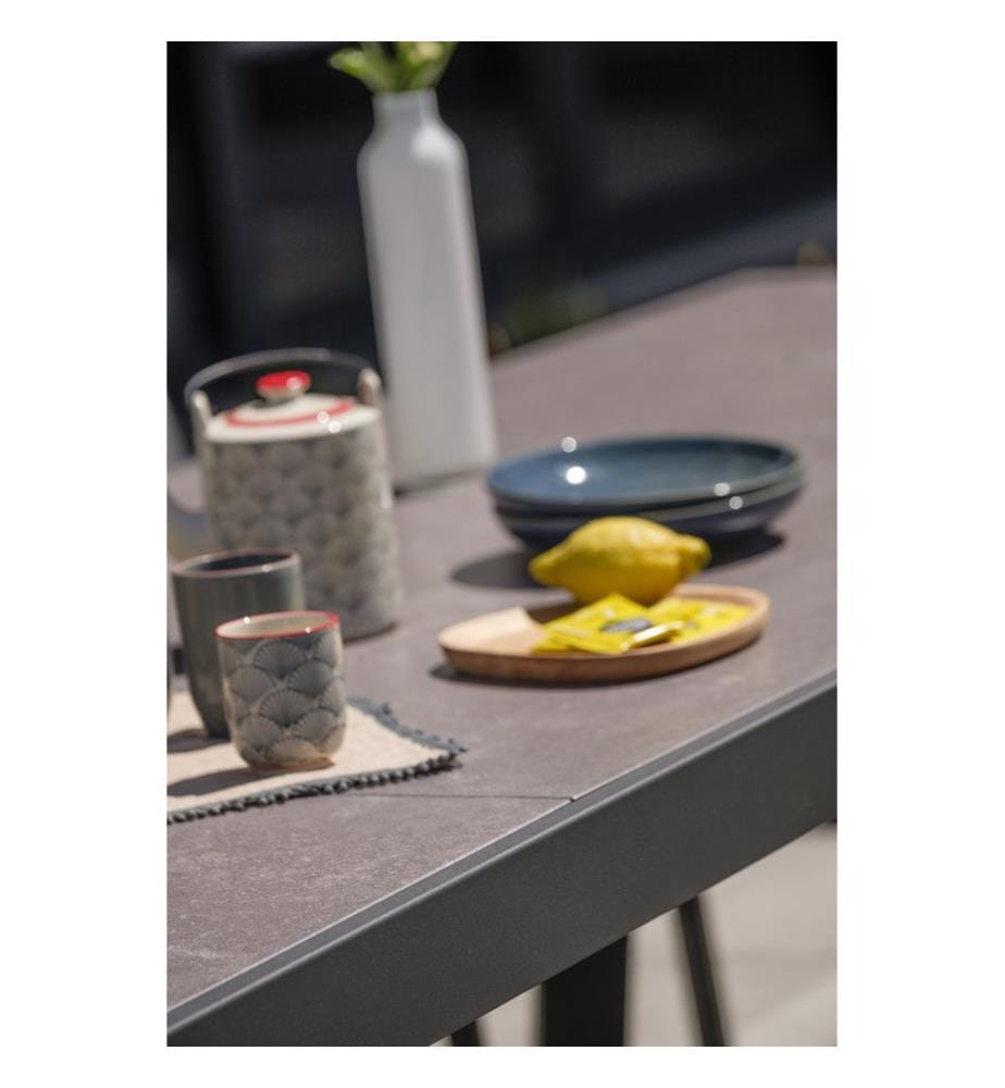 Set tavolo da giardino STOCKHOLM (200/300x96 cm) in alluminio e ceramica con prolunga integrata, 8 sedie impilabili STOCKHOLM e 2 poltrone impilabili STOCKHOLM - GRIGIO ANTRACITE