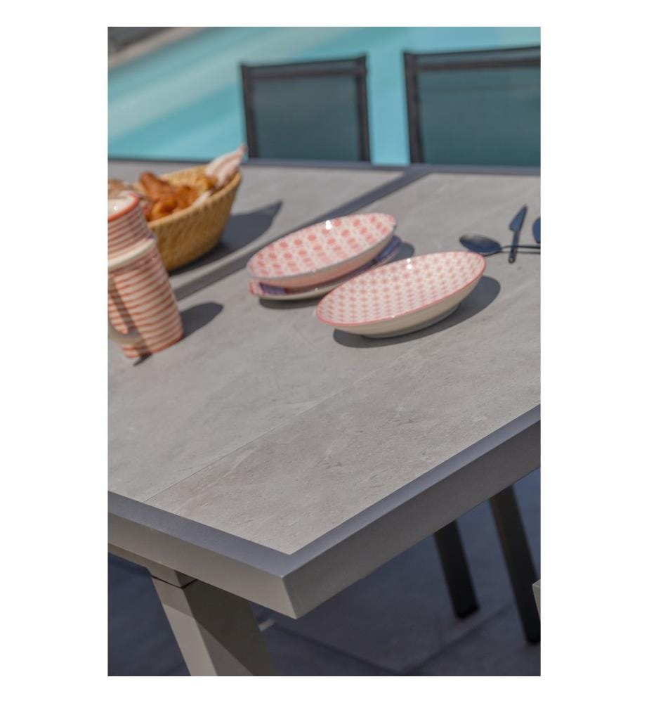 Set di tavoli da giardino VENISE (190/250X95 cm) in alluminio e ceramica con prolunga automatica e 8 poltrone impilabili MIAMI - GRIGIO ANTRACITE