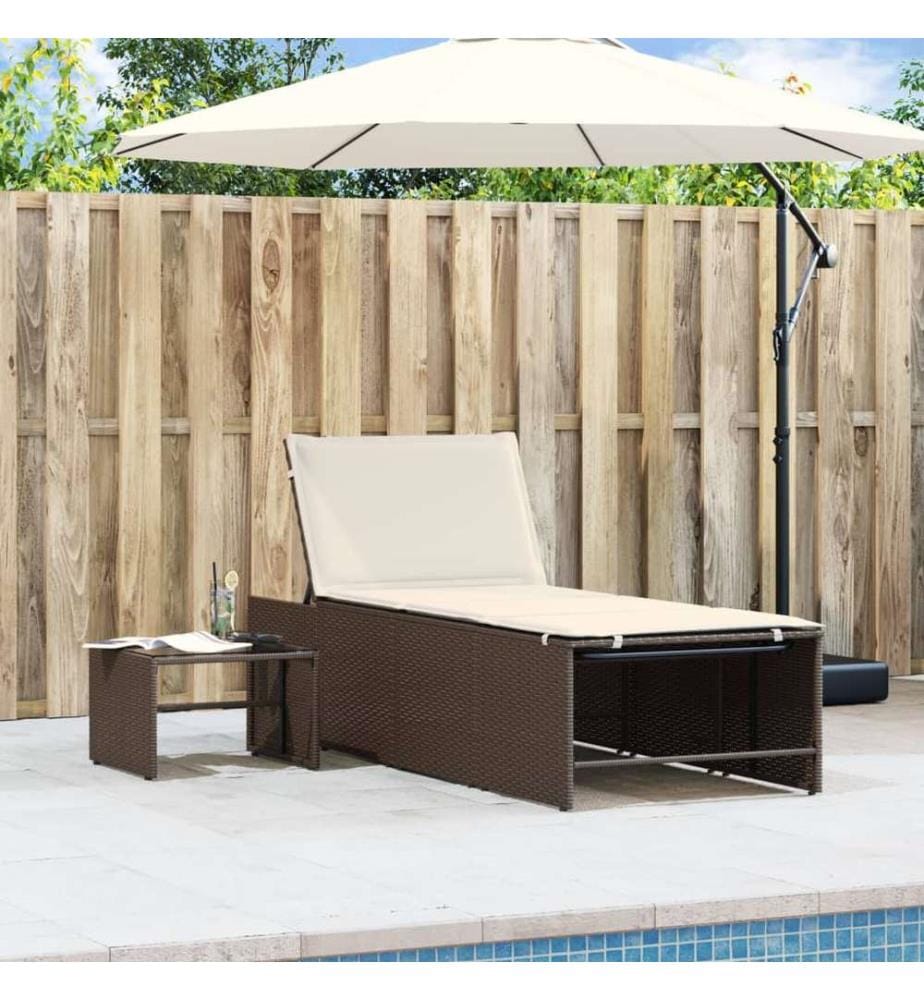 vidaXL Sonnenliegen 2 Stk. mit Tisch Braun Poly Rattan