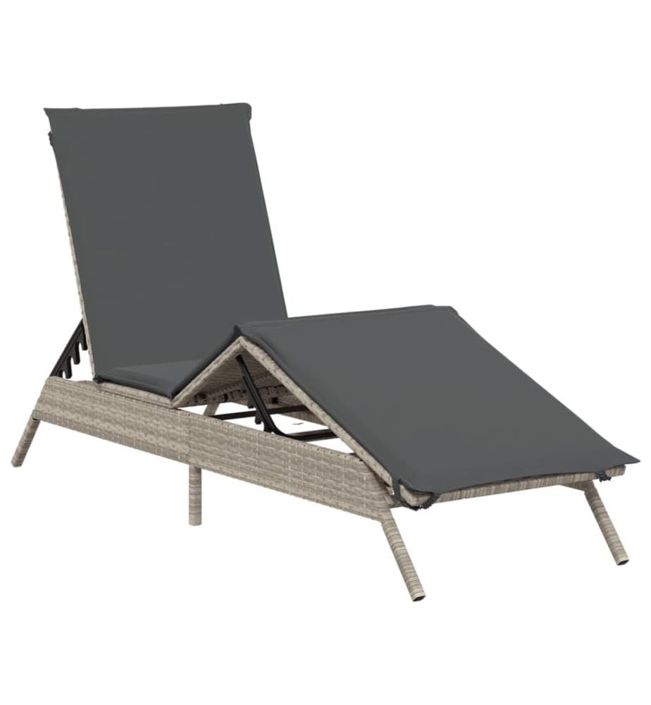 vidaXL Sonnenliege mit Auflage Hellgrau Poly Rattan