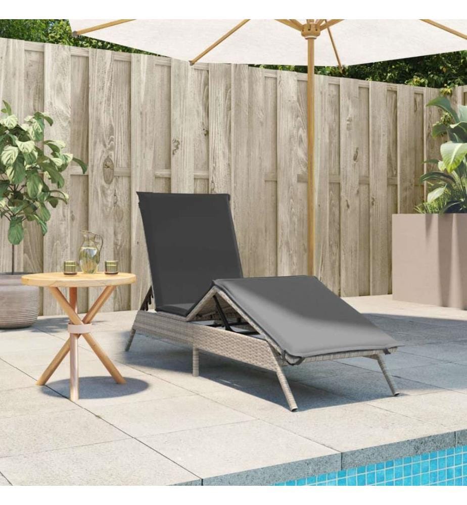 vidaXL Sonnenliege mit Auflage Hellgrau Poly Rattan