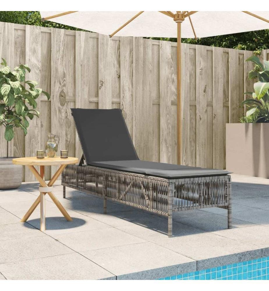 vidaXL Sonnenliege mit Auflage Grau Poly Rattan