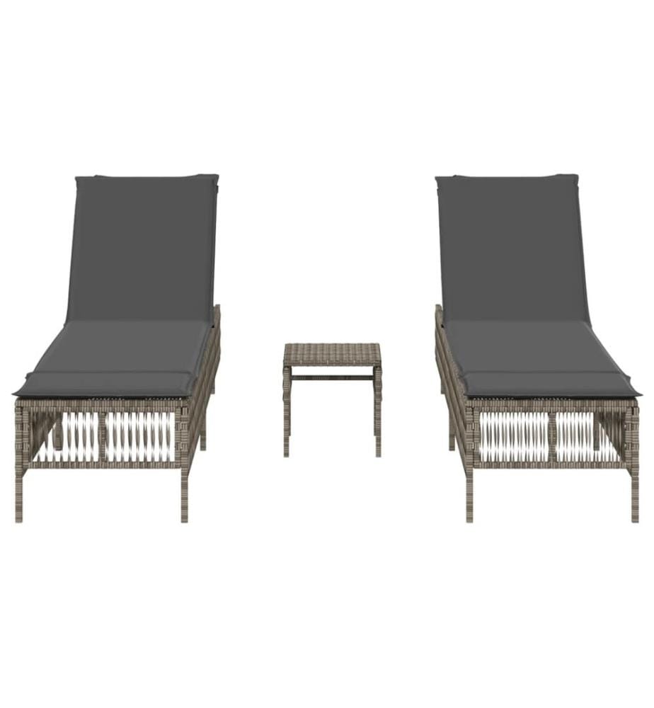 vidaXL Sonnenliegen 2 Stk. mit Tisch Grau Poly Rattan