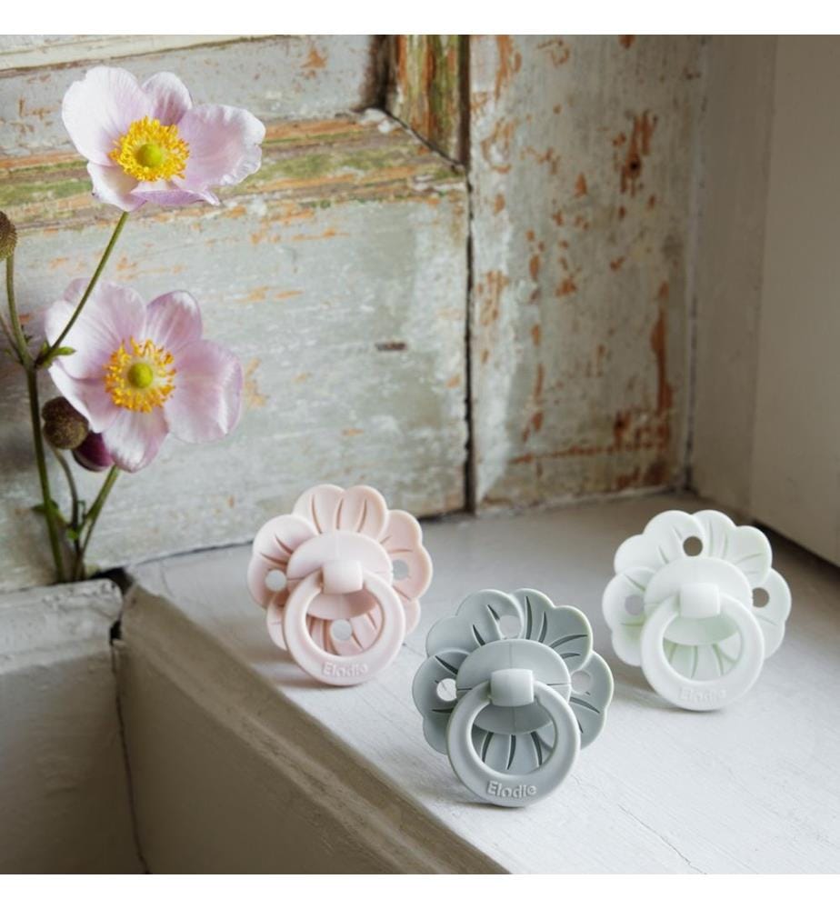 Sucette symétrique silicone Binky Bloom Powder Pink, à partir de 3 mois
