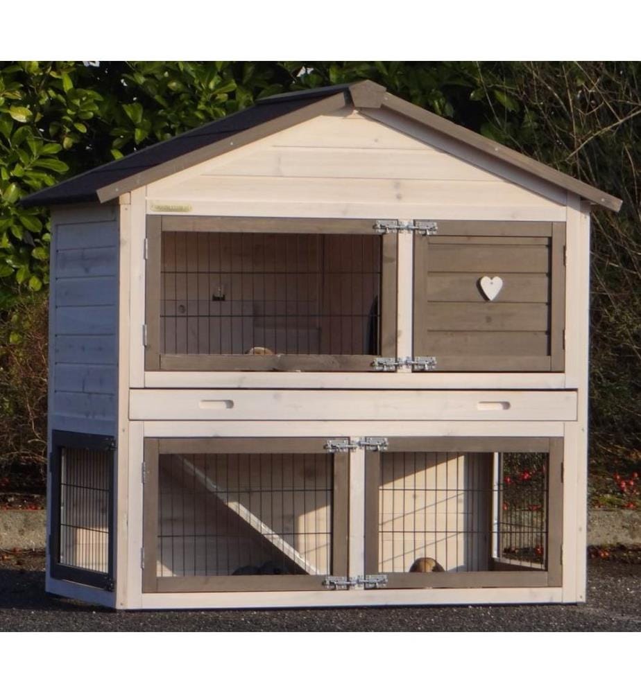 Regular rabbit hutch with gnaw protection