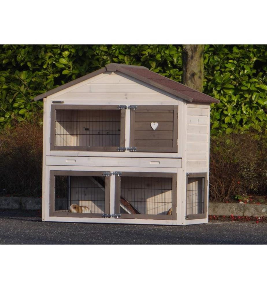 Regular rabbit hutch with gnaw protection
