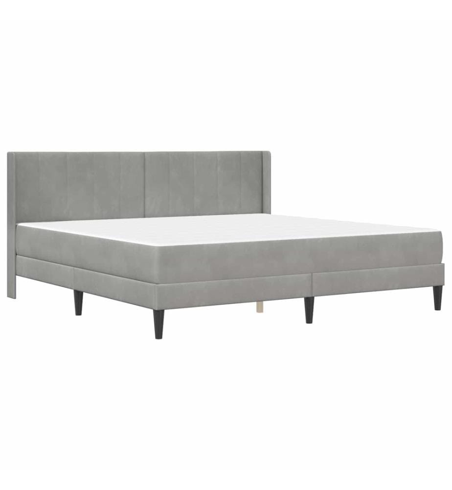 Bettgestell mit Matratze Hellgrau 200 x 200 cm Samt