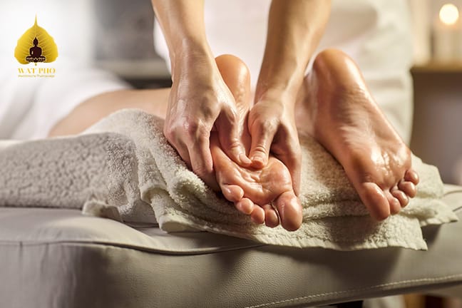 Fussreflexzonenmassage – optional mit Gesichtsklopfmassage