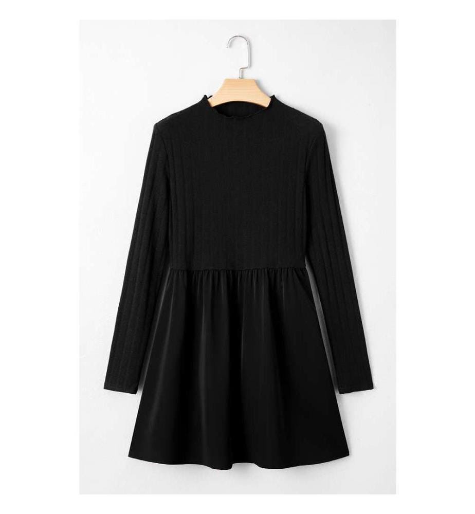 Schwarzes Minikleid mit langen Ärmeln und Rüschenkragen aus Rippstrick - Black