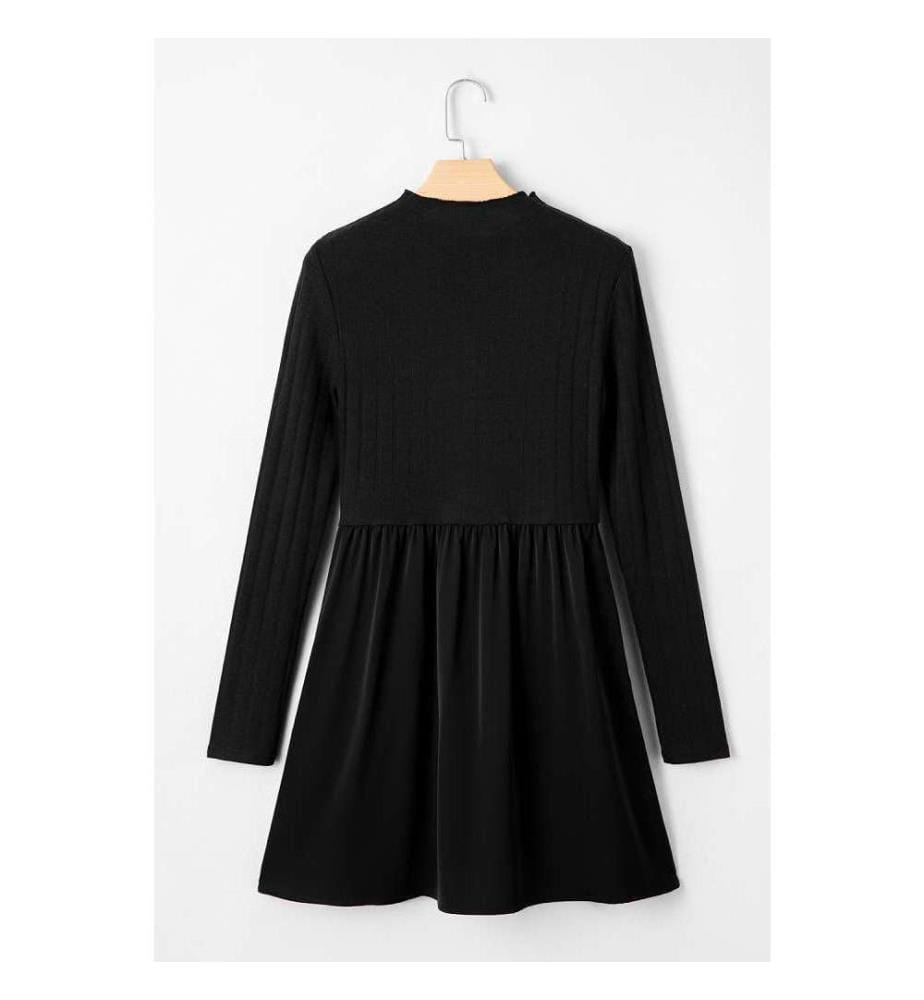 Schwarzes Minikleid mit langen Ärmeln und Rüschenkragen aus Rippstrick - Black