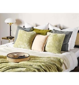 Dekokissen 2er Set Hellgrün Stoff 45 x 45 cm Bezug mit Füllung Reissverschluss Einfarbig Boho Modern Wohnzimmer Schlafzimmer Deko für Bett Sofa