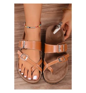Wildleder-Pantoletten mit verstellbarem Riemen – Camel
