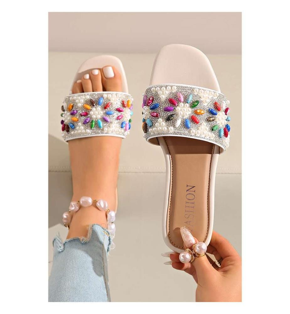 Strand-Flip-Flops mit Strasssteinen und Perlen – Weiss