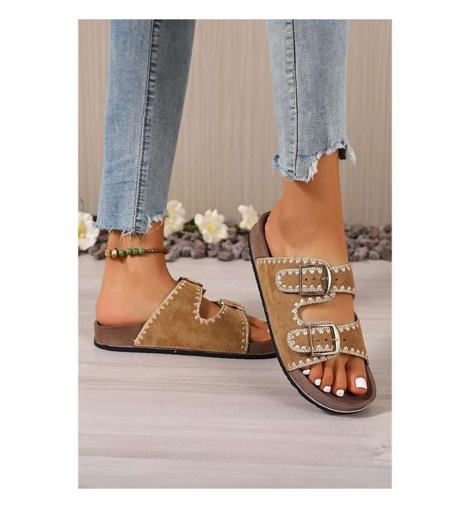 Retro-Sandalen aus besticktem Wildlederimitat – Camel