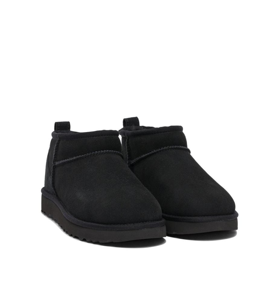 „Classic Ultra Mini“ Stiefeletten – Schwarz