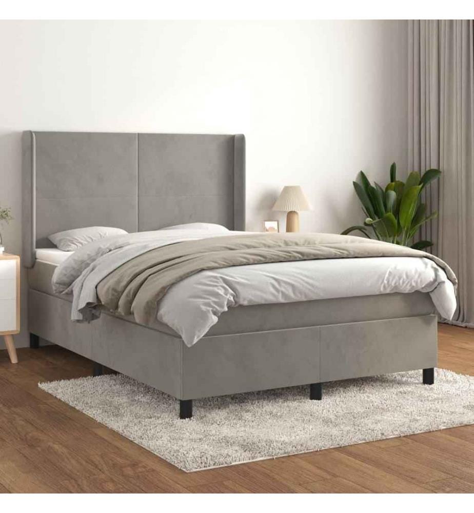 Boxspringbett mit Matratze Hellgrau 140x200 cm Samt