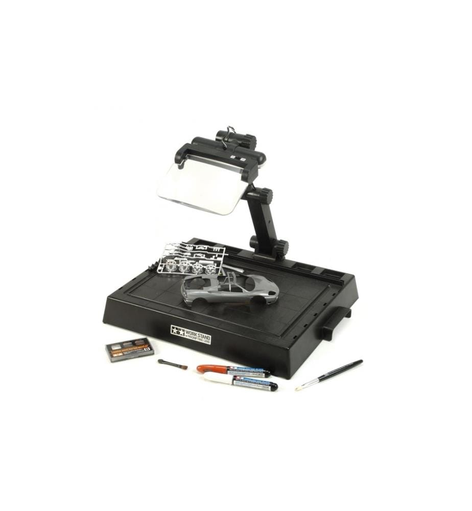 TAMIYA - Poste de travail pour le modélisme avec lumière et loupe