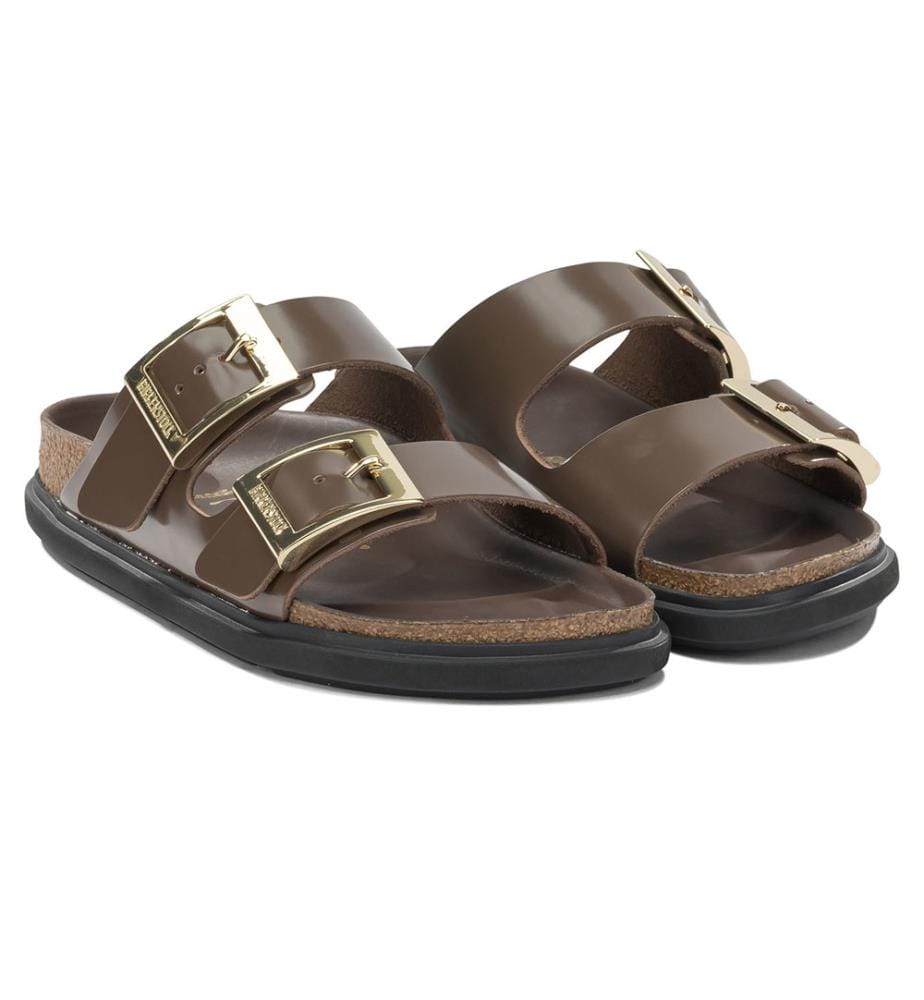 „Arizona Droplet Buckle“ Flache Sandalen – Braun