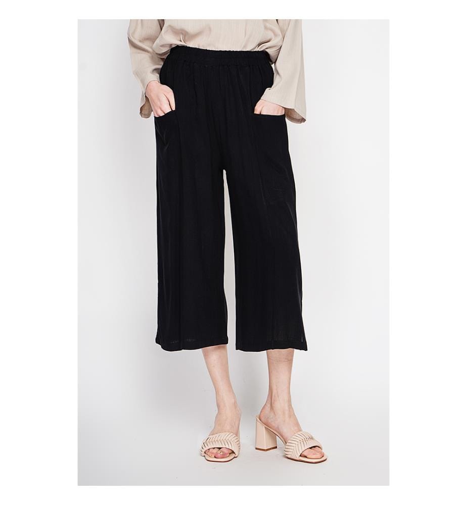 Breite, hoch geschnittene Kurzhose mit Taschen vorne - Schwarz