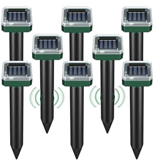 Set of 8 Ultrasonic Solar Mole Repellents for Lawns - Green