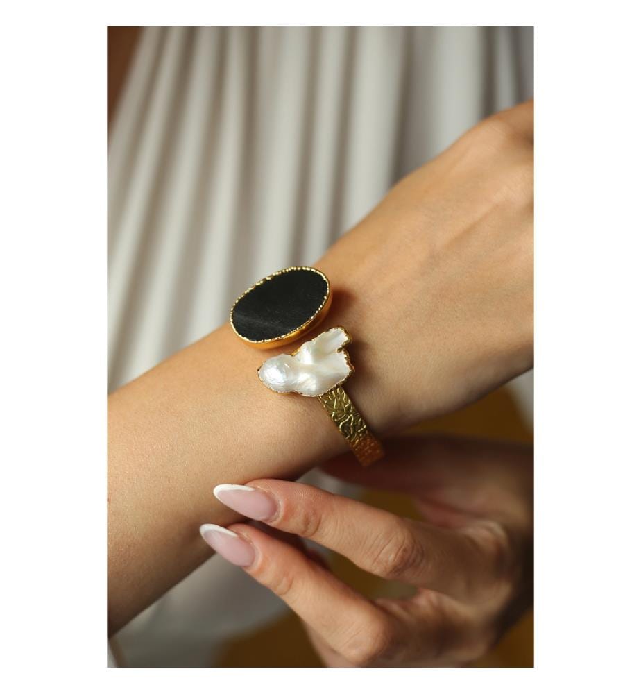 Onix & Pearl  Bracelet  - Black & White