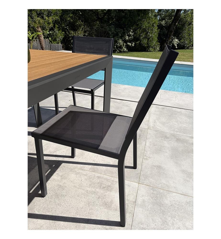 Ensemble repas d'une table de jardin TONGA (120x80 cm) en aluminium et plateau polywood aspect bois et 4 chaises TOLEDE empilables - GRIS ANTHRACITE
