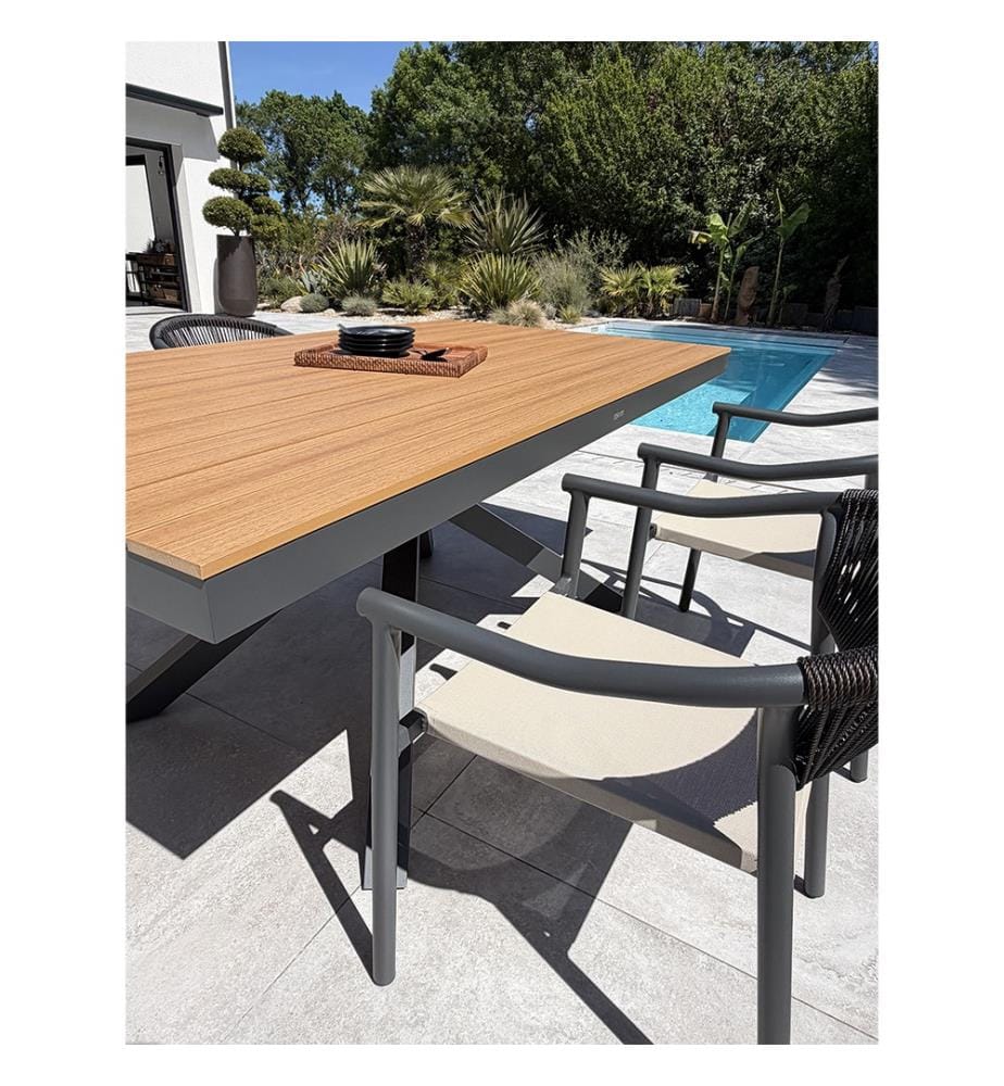 Lot composé d'une table de jardin LAMU (180x100 cm) en aluminium et plateau polywood aspect bois et 4 fauteuils SUMBA - GRIS ANTHRACITE