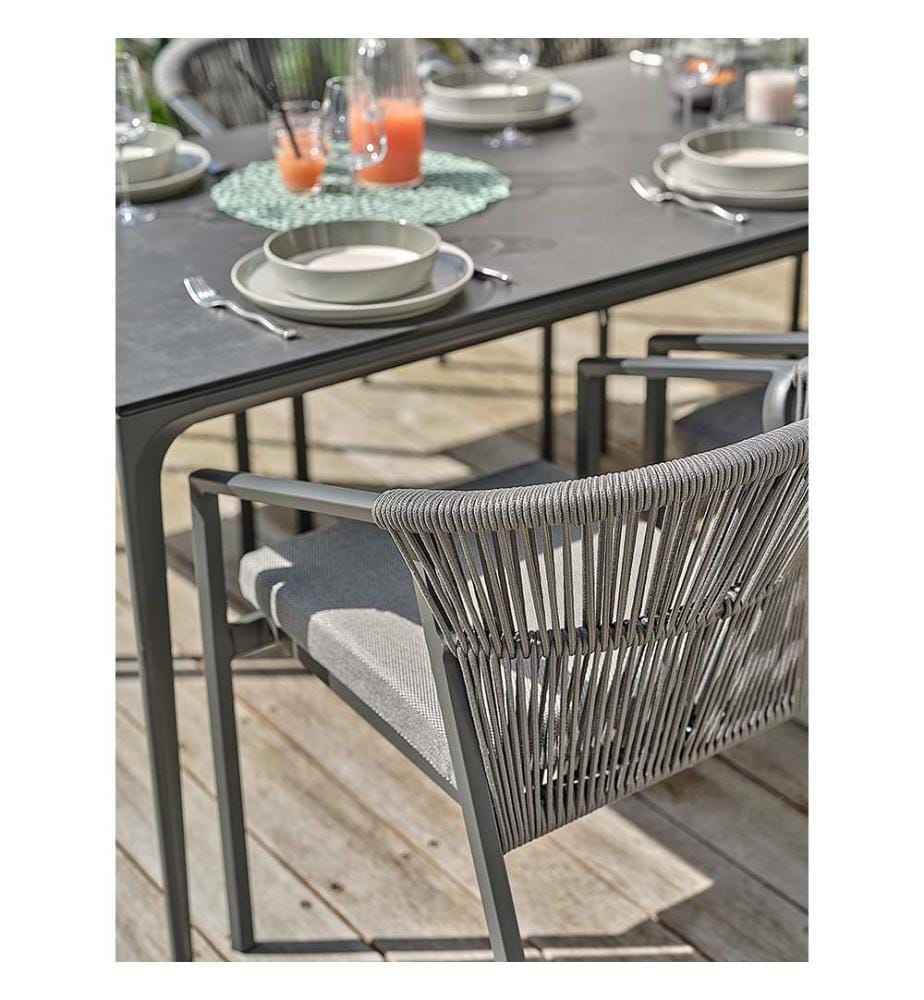 Ensemble table de jardin TIGUA (200x90 cm) en aluminium et plateau céramique sur verre et 6 fauteuils GAMBI empilables - GRIS ANTHRACITE