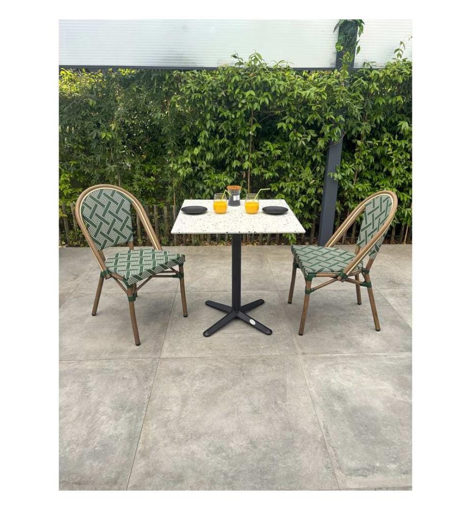 Set di tavoli da giardino BISTRO (70x70 cm) in acciaio nero con piano in terrazzo bianco e 2 poltrone BISTRO impilabili - VERDE