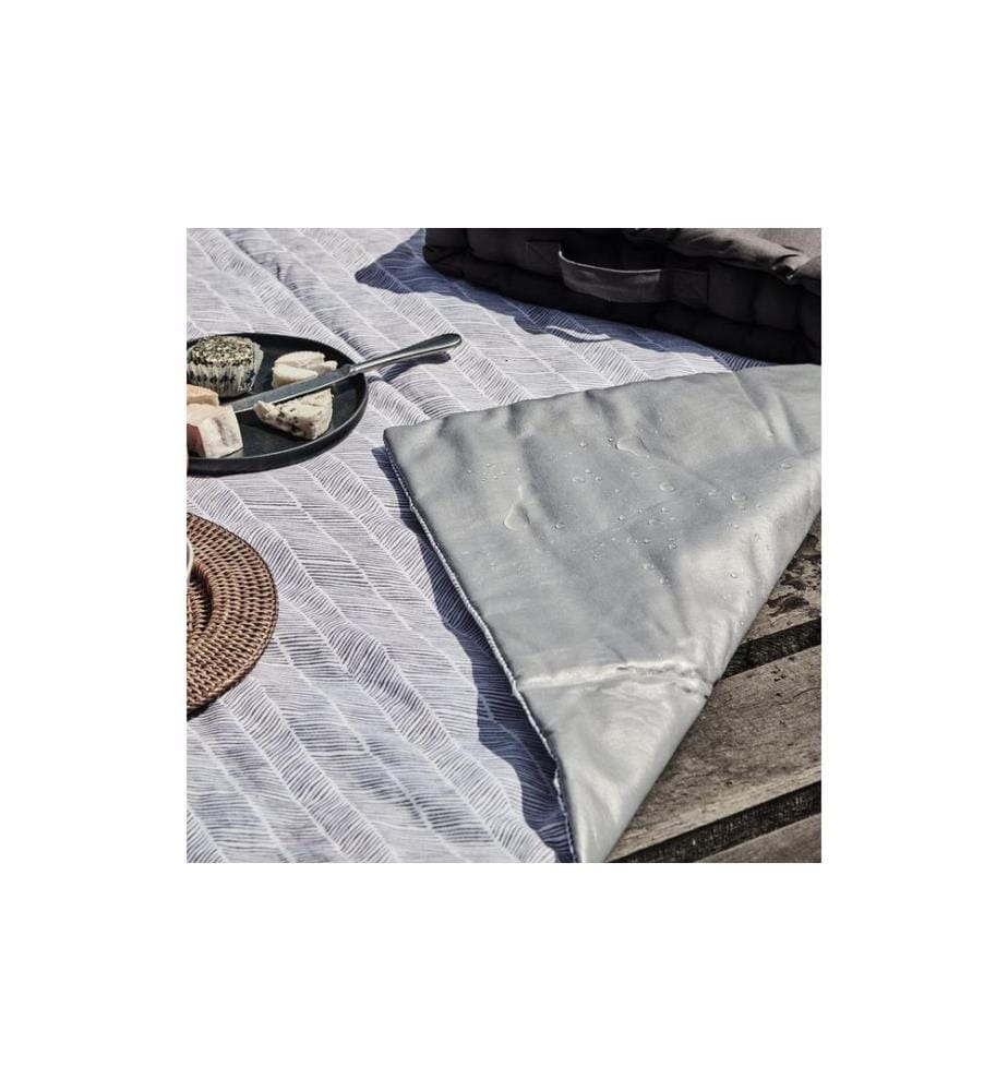 Urbanara - Picknickdecke Mallur 130 x 190 cm - Taubenblau / Naturweiss