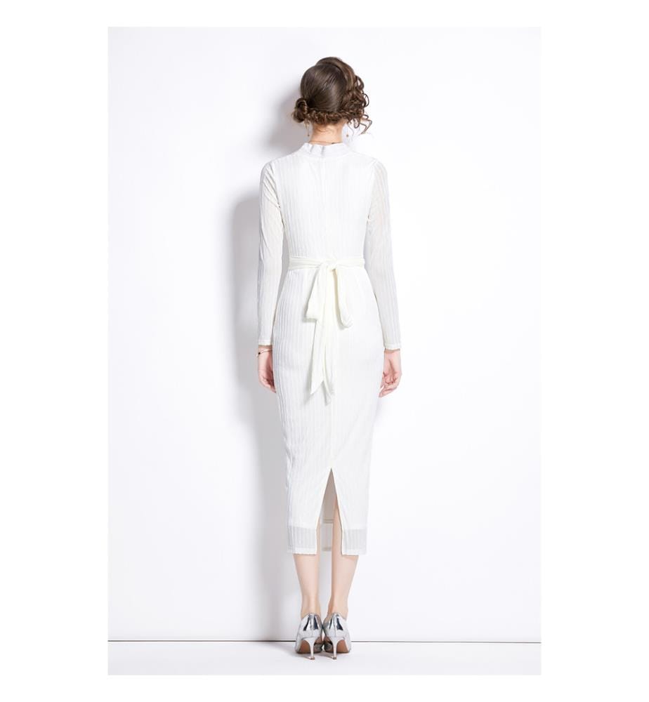 Bodycon-Kleid mit V-Ausschnitt und Bindegürtel - Weiss