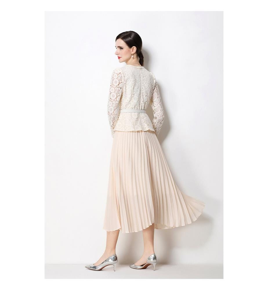 Elegantes Midikleid mit plissierter Spitze und Taillengürtel - Apricot