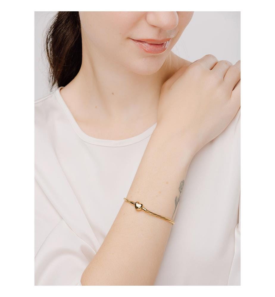 Snake Chain Bracelet with Faceted Links and Heart Clasp - Gold