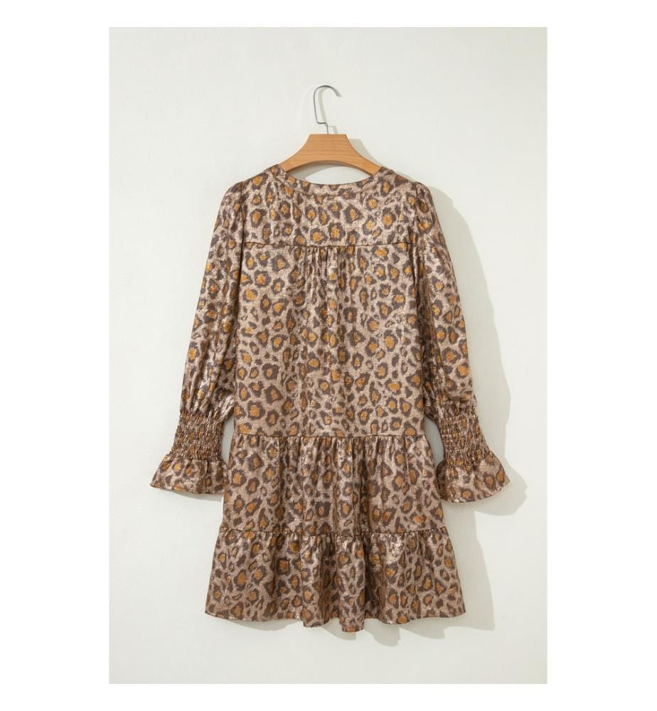 Robe mini ample à imprimé léopard kaki, col en V et manches à volants.