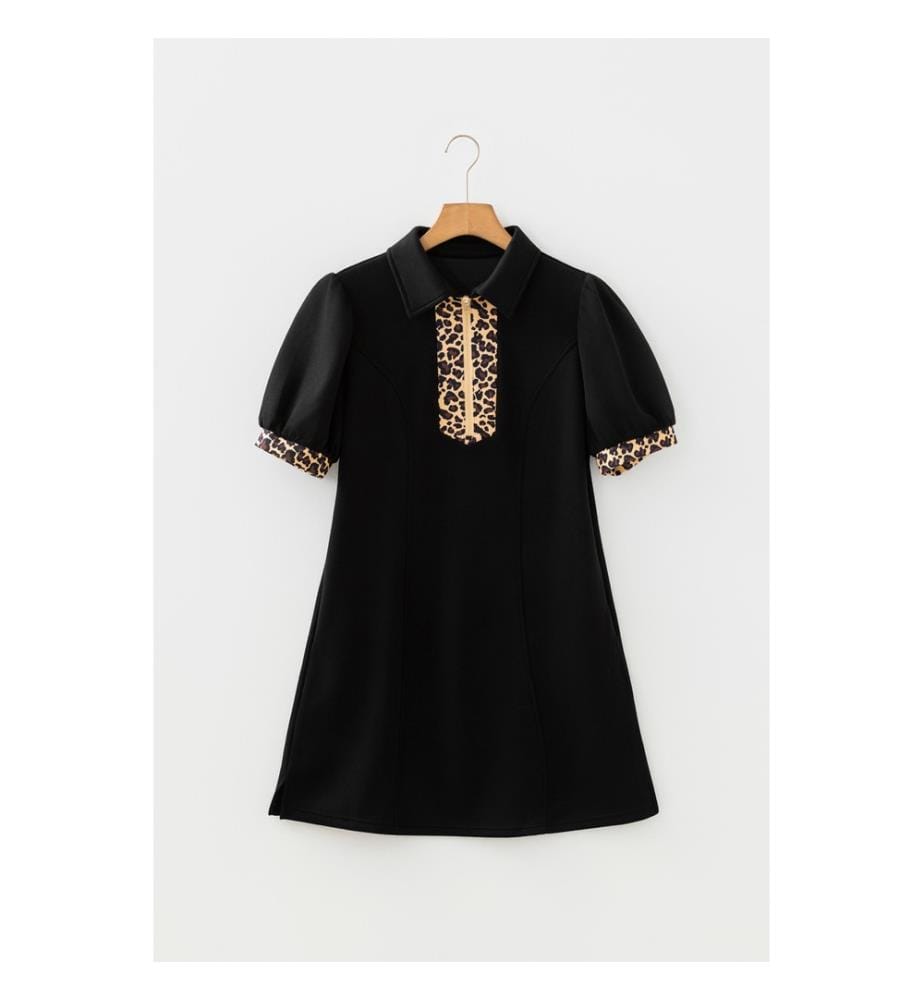 Abito corto a trapezio con maniche corte a sbuffo e collo con zip, patchwork leopardato nero